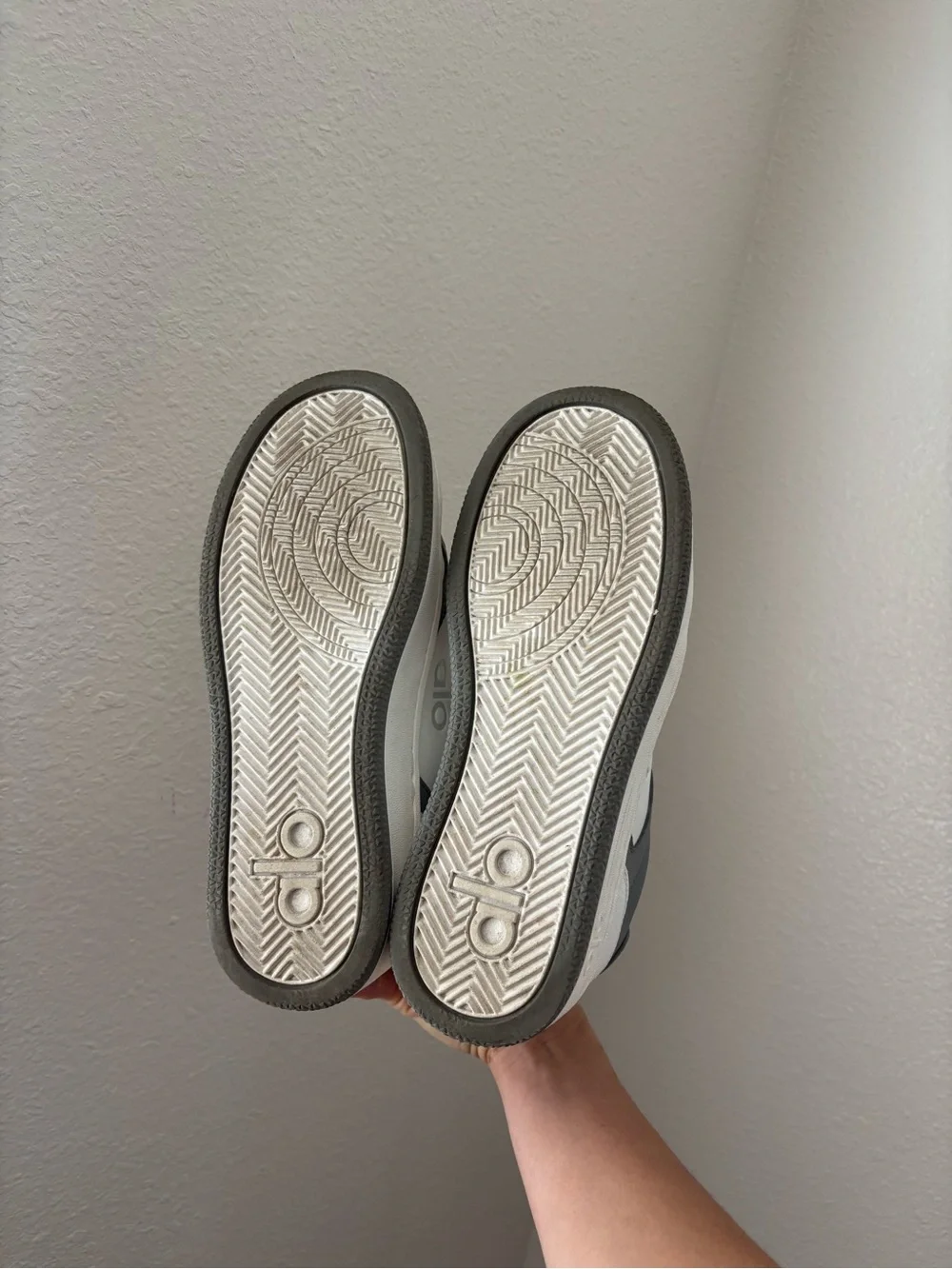 ALO Recovery Mode Sneaker (6.5)